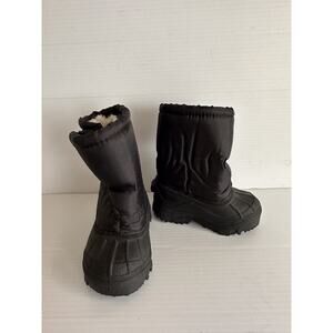 Crater Ridge - Size 5- Kids Snow Boots - Black with White Lining, hook and loop